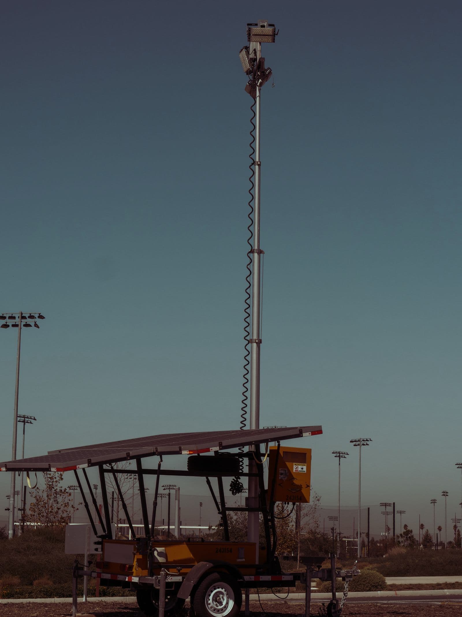 Fully extended telescopic mast on a mobile solar-powered trailer unit